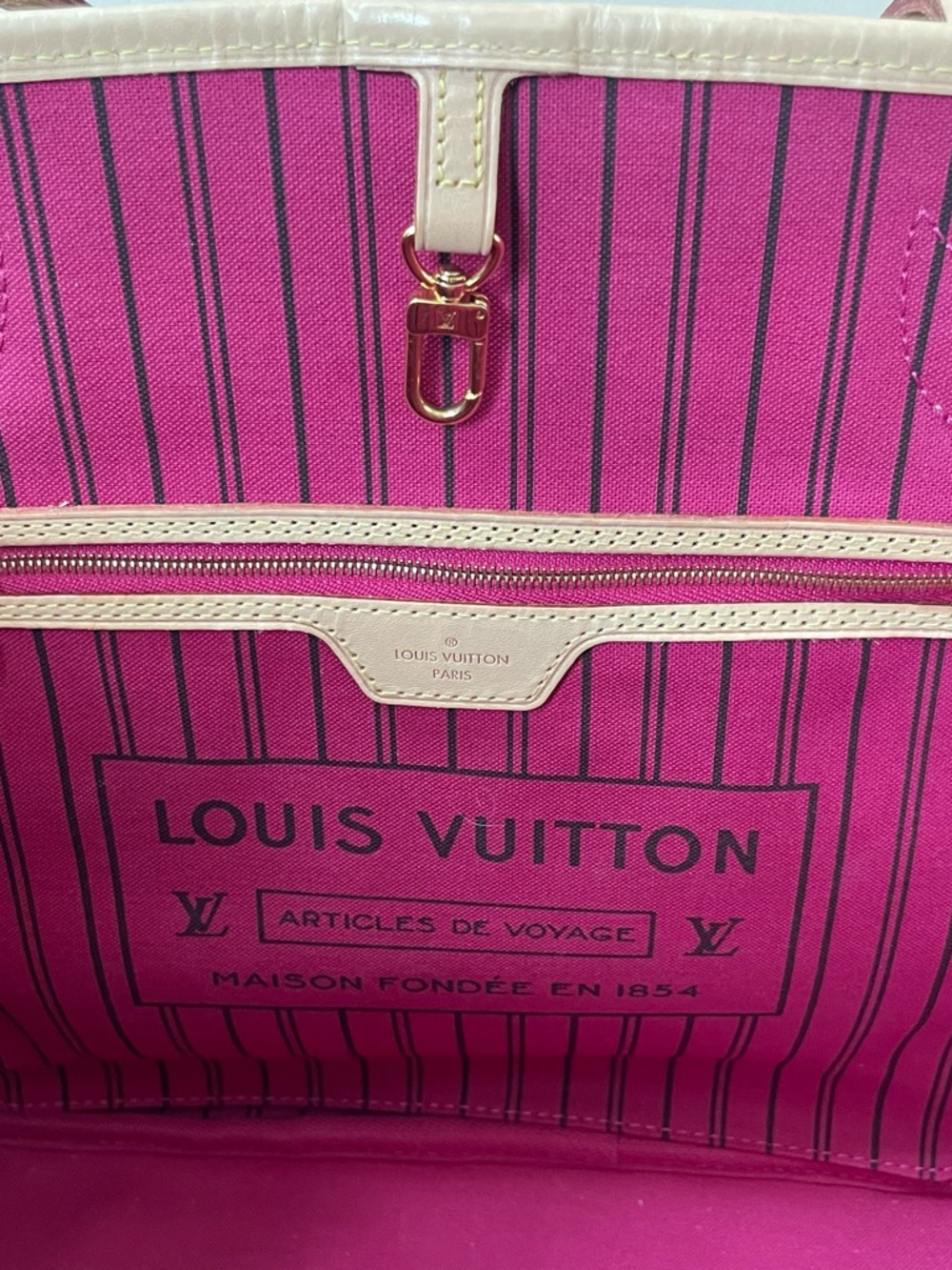 Louis Vuitton Neverfull MM - Picture 8 of 10